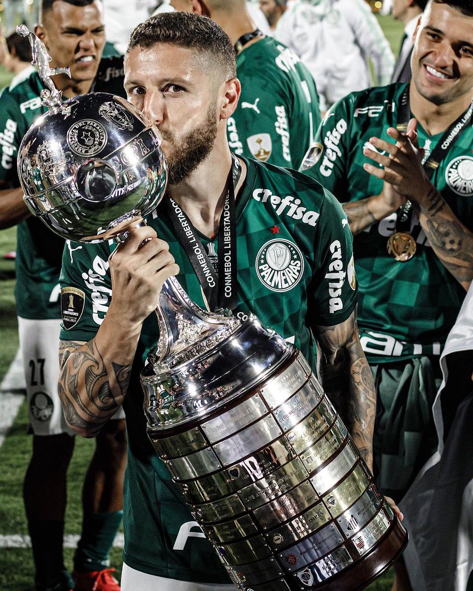 _Jonathananjos_'s tweet photo. O nome dessa classificação é Zé Rafael.  

Um dos maiores meio campistas que vestiram essa camisa https://t.co/RchjCJYtUo