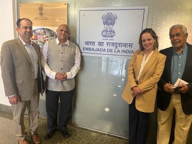 En <a href="/UniJaveriana/">Pontificia Universidad Javeriana</a> seguimos estrechando los lazos de colaboración internacional, por lo que celebramos el convenio con <a href="/sxcbom/">St. Xavier's College</a> en India. Este acuerdo abre importantes puertas de intercambio académico e interculturalidad #ConvenioInternacional #ColombiaIndia