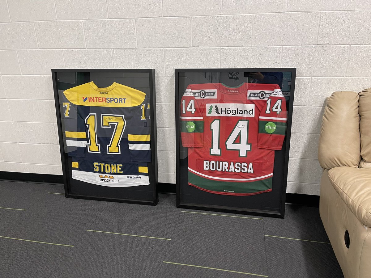 Did a little decorating in the player lounge tonight.  Hanging jerseys for our Alumni that have been playing Pro in the PWHPA and in Sweden.  Looks so awesome.  #HuskiePride @HuskiesWHKY @HuskiesWHKYAlum @HuskieAthletics