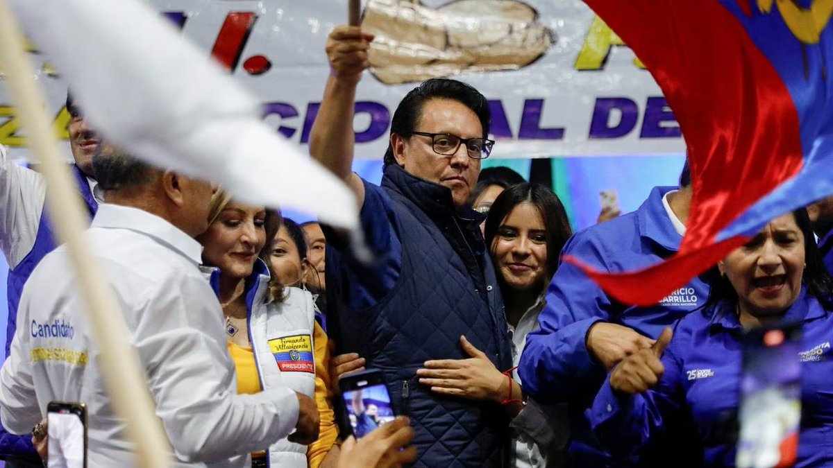 OrlvndoA's tweet photo. Fernando Villavicencio es un mártir. Su vil asesinato por el crimen organizado debe ser combustible para la lucha contra el narcotráfico y el socialismo del siglo XXI.

Basta de enfrentar con cobardía a tipos sin escrúpulos. 

Son criminales y como tal hay que tratarlos. https://t.co/3VLIg0bNCz
