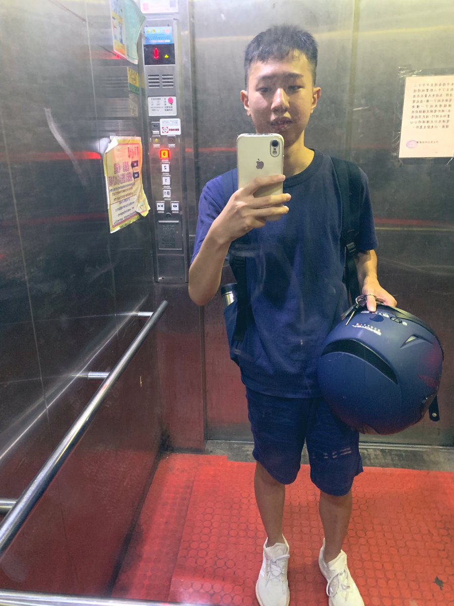 ShimizuNaka's tweet image. 為了要家訪騎車到汐止沒有快多少～
不存在誘因😑

今天為 #普魯士藍 色系：衣服、褲子、背包、機車、安全帽 

#PrussianBlue #scooter