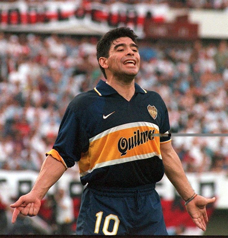 Campeón Argentina vs. Brasil.
Campeón Italia vs. Inglaterra.
Campeón Napoli. 
Hace dos años no pasábamos a cuartos. 

Yo creyente, seguiré rezando.