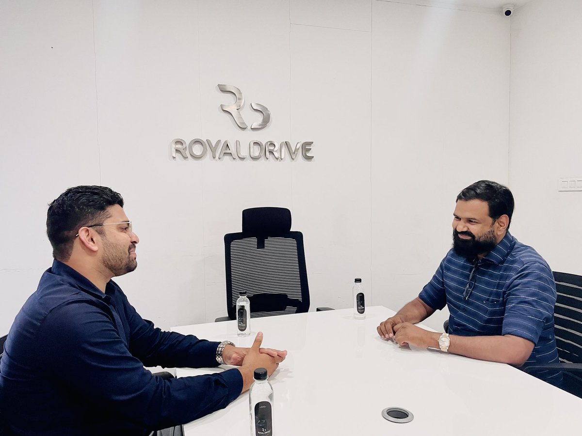 kc__musthafa's tweet photo. So happy to be with this visionary man who have professionally transformed an untapped domain like used car selling into a completely new level.
@mujeebroyaldrive
#businesscollaboration #royaldrive #gedexo https://t.co/eysEUDXEwY