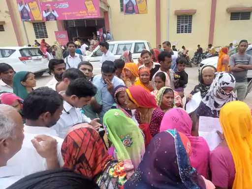 DainikBhaskar's tweet image. राजस्थान में आज से महिलाओं को फ्री स्मार्टफोन: जयपुर में गहलोत ने स्टूडेंट्स को फोन देकर की योजना की शुरुआत
dainik-b.in/Gghl7vuS8Bb
#Rajasthan #FreeSmartPhone #AshokGehlot