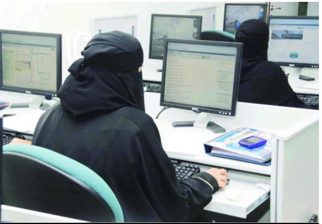 abomegren60's tweet photo. ارتفاع معدل مشاركة النساء في سوق العمل الى 36٪ بواقع 1.47 مليون موظفة سعودية في القطاعين العام و الخاص ، يأتي ذلك تماشيًا مع رؤية المملكة 2030 ، وما تسعى اليه وزارة الموارد البشرية في وضع استراتيجية من حيث وضع السياسات والاجراءات التي تحفز القطاعين في التوظيف https://t.co/ZFgHPtZQPR