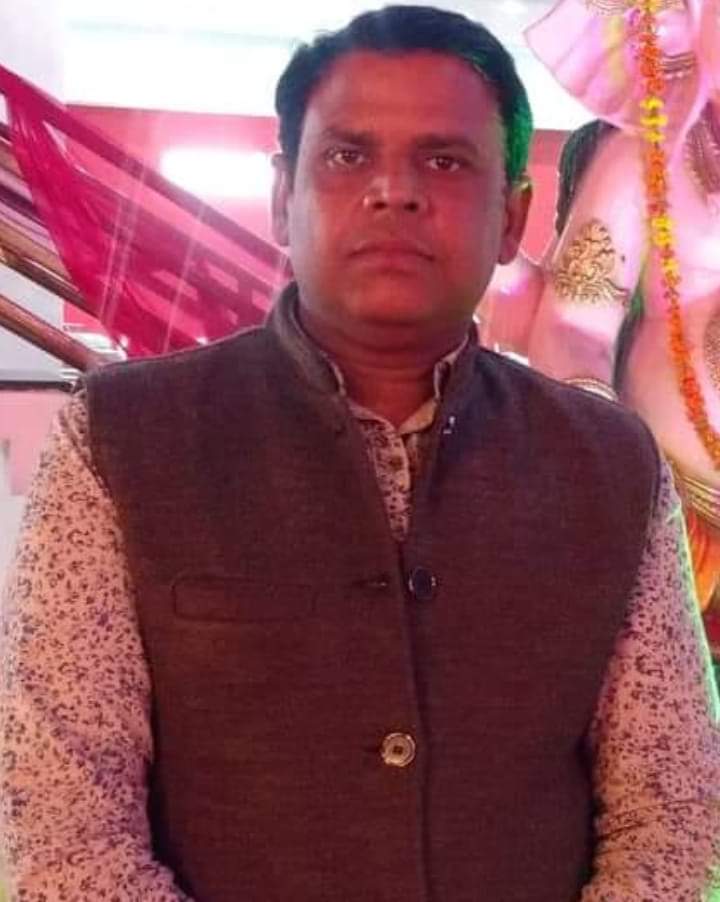 लखनऊ में हर किसी की मदद के लिए हर वक़्त मौजूद रहने वाले बेहद सरल,सौम्य, उदार हृदय के स्वामी भाई अखिलेश शंकर जी को जन्मदिन की अशेष शुभकामनाएं💐
ज़िंदाबाद रहे आपकी ।