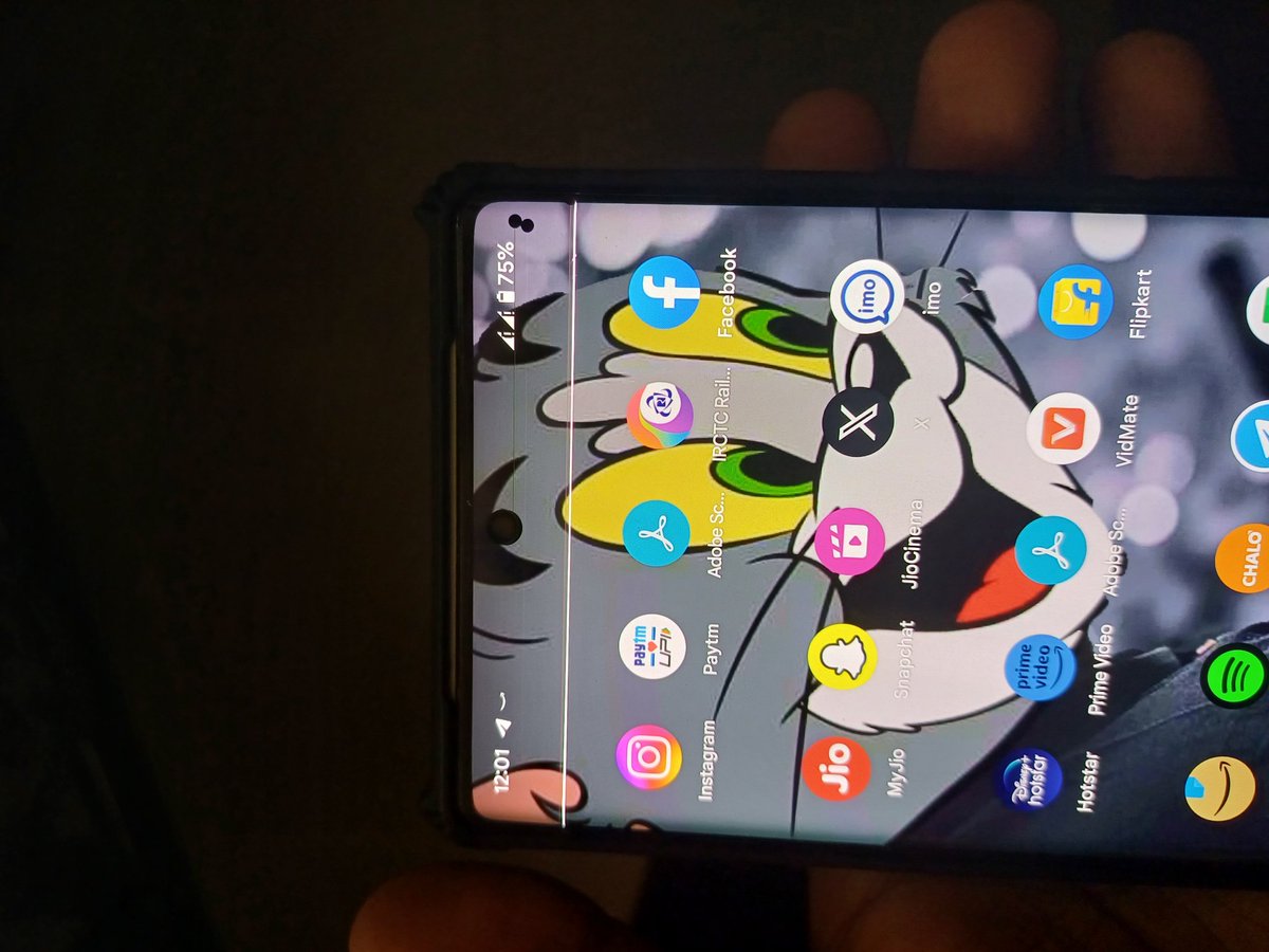 Sunilkumar0793's tweet photo. My friend uses pixel 6 pro 
And latest software updates he got white line in his device 
@Trolling_isart @sondesix @MicrosoftvApple @utsavtechie @yabhishekhd @stufflistings https://t.co/ba1j4huxYs