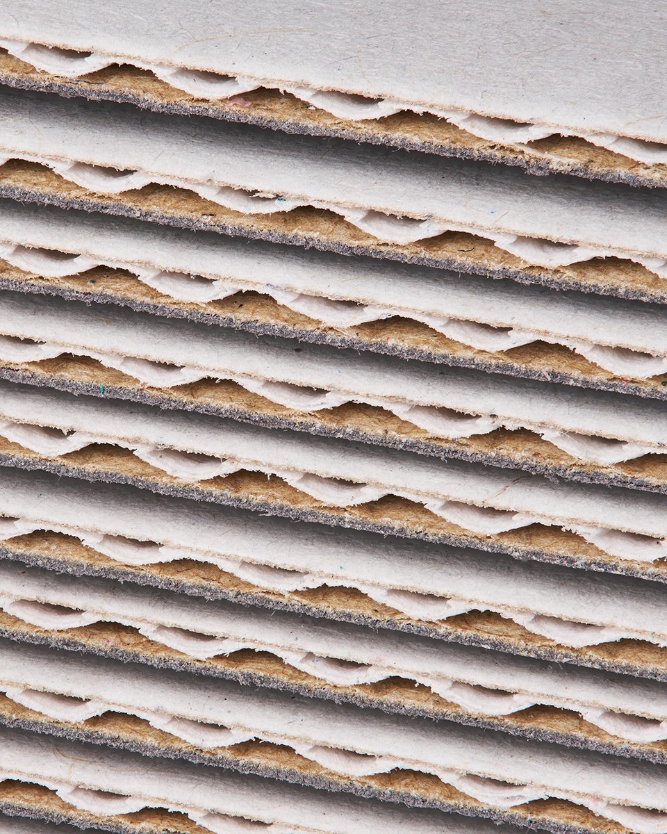 GFSmithpapers's tweet image. #Colorflute offers over 1000 combination possibilities in 55 colours and 24 embossings from the @colorplanpapers range, with two protective E-flute options in Kraft and White. Learn more and request the swatch here &amp;gt; bit.ly/42FqknL