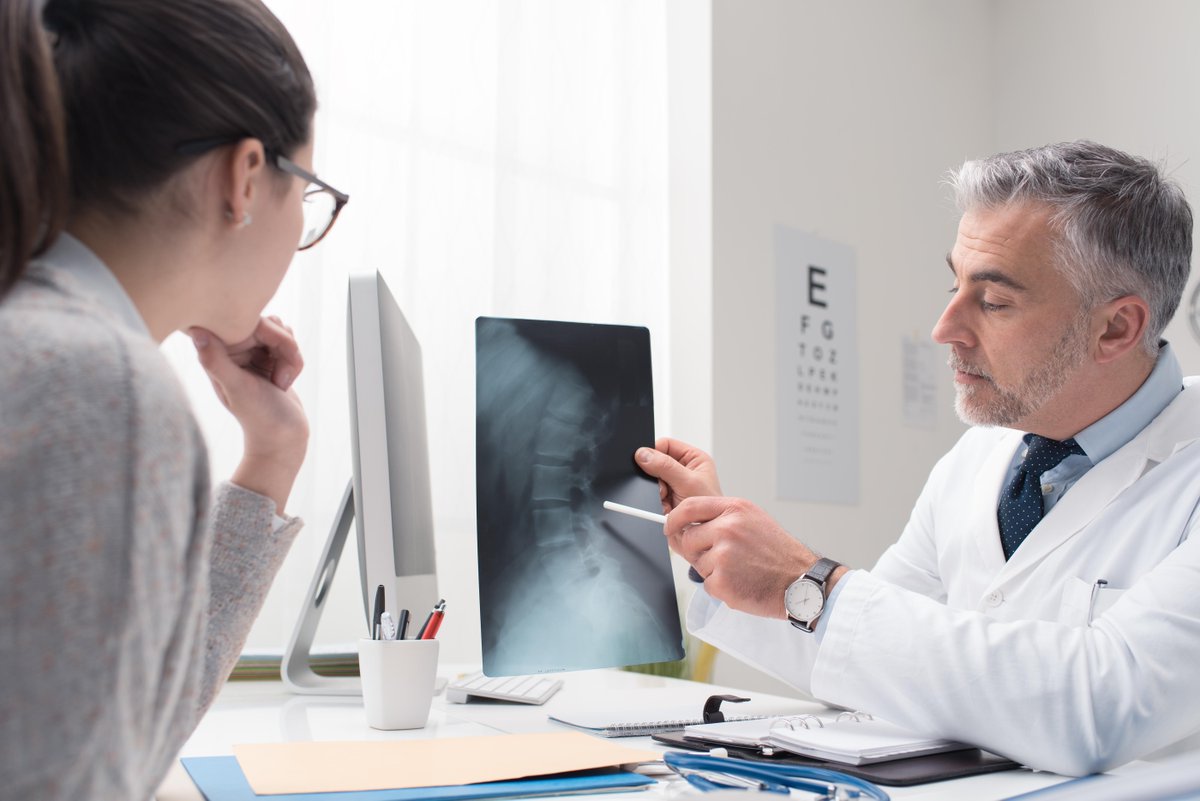 EUROSPINESoc's tweet photo. #PatientLineThursday
What is the typical recovery time for whiplash? Symptoms can show up immediately or up to 48 hours after an injury. Most people recover within a month, especially younger individuals. Seek medical attention if you need reassurance.

https://t.co/1W525W9kKw https://t.co/rmSFJDNpZg