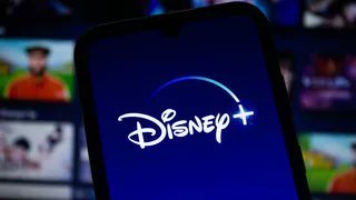 SeriesUpdateFR's tweet image. Les tarifs pour Disney+ changeront à partir du 1er novembre en France :

• Abonnement avec pub : 5.99€.
• Standard : 8,99€ (pour 2 écrans et du 1080p).
• Premium : 11.99€. (4 écrans et la 4K).

⚠️ Les abonnés actuels passeront automatiquement sur l'offre Premium.