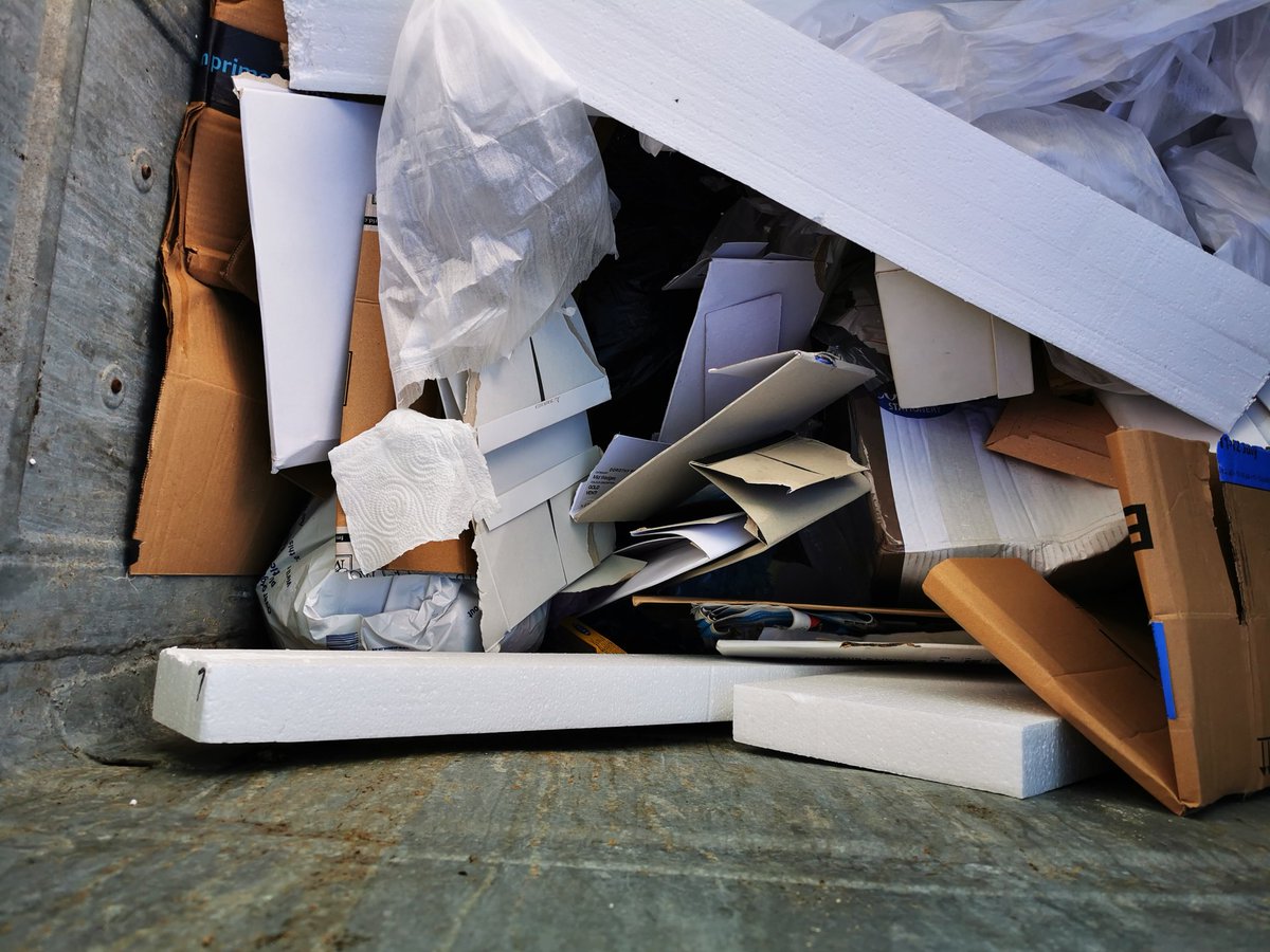 @wolverhamptoncitycouncil #wolverhamptoncitycouncil this is their idea of emptying a bin