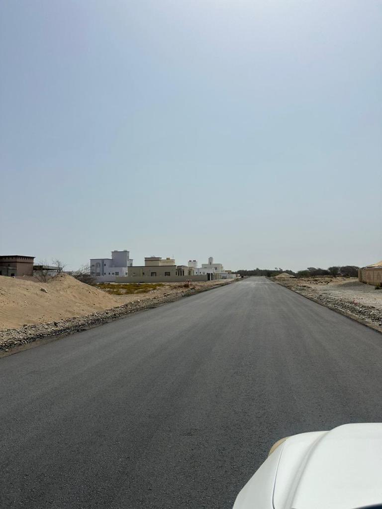 SB_Municipality's tweet photo. تماشيًا مع الإستراتيجية العمرانية للسلطنة، ورؤية عمان ٢٠٤٠، يعد ربط المدن بالقرى عبر شبكة طرق متكاملة ضمن الأوليات المعدة لذالك.
 
ويأتي مشروع رصف الطرق الداخلية بولاية المصنعة الحزمة الثالثة ضمن هذه الاولويات بطول ٢٥ كم . 
#يتبع https://t.co/yivIQCCbPz
