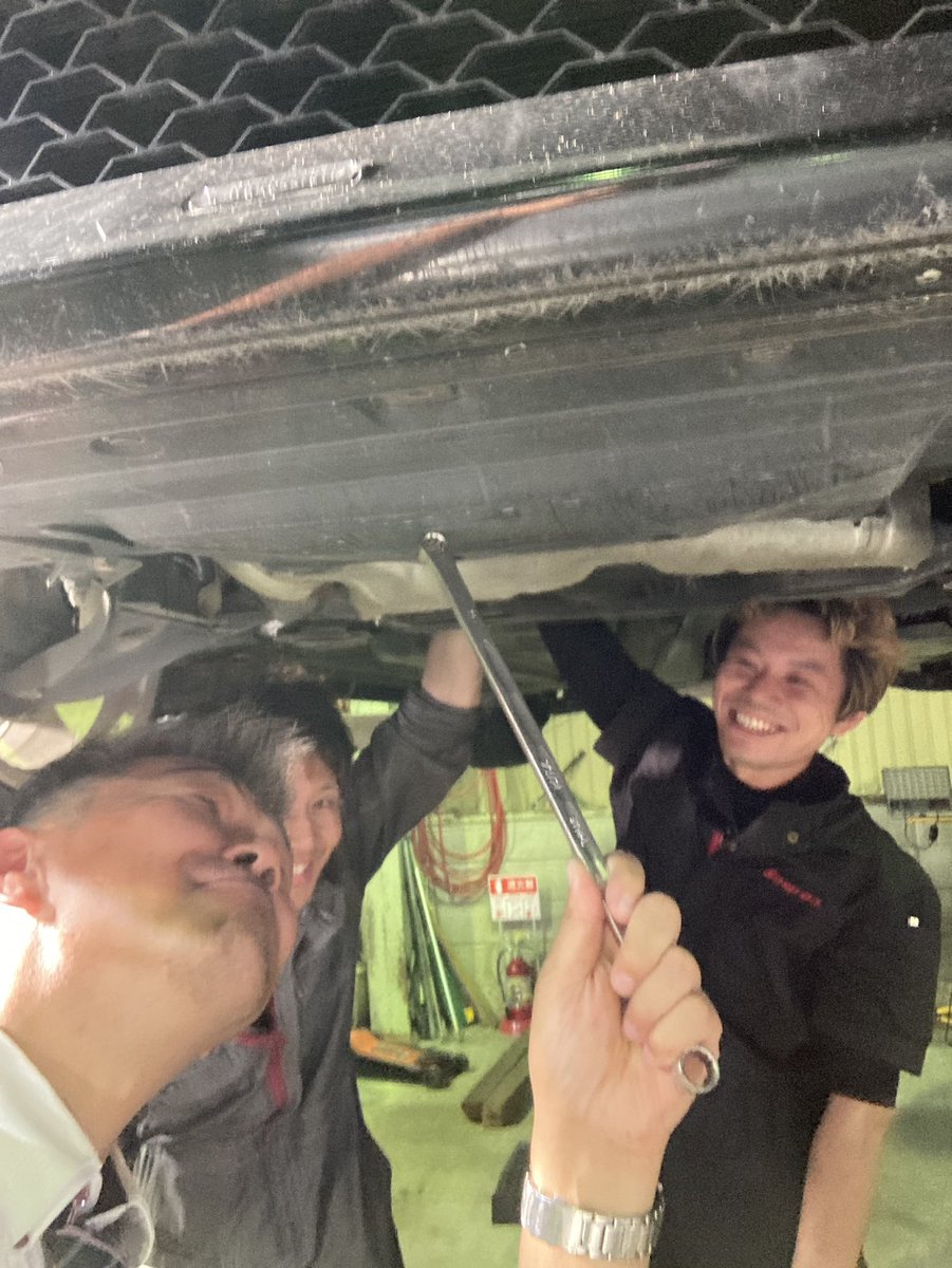 garage_rKoide's tweet photo. 三郷店にて‼️クラッチ交換‼️
RyuSpeedさんが出張作業‼️
俺も手伝わなきゃ(=゚ω゚)ノ
#ガレージアール三郷店
#クラッチ交換
#RyuSpeed https://t.co/HQDD3ys7gA