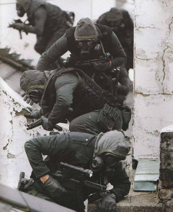 sohailahmedsa's tweet photo. SAS operators equipped with MP5s during Operation Nimrod, 1980. Note the light.
Monday Motivation MP5
#HK #MP5 #POF5 #SP5 https://t.co/DyJNdjQ5C7
