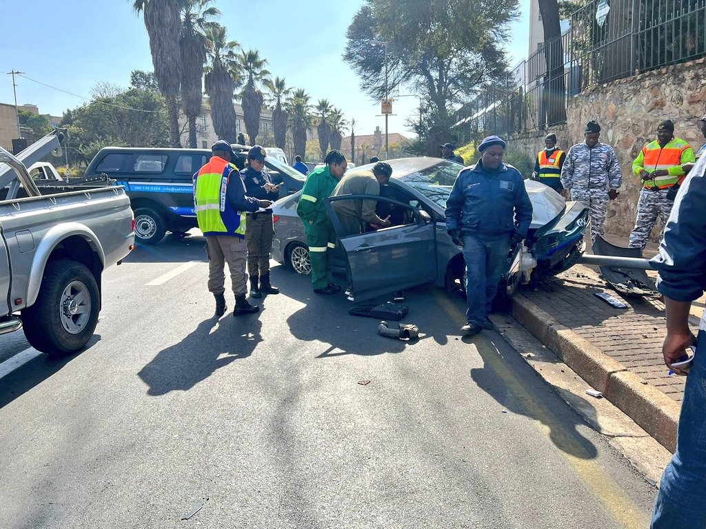 #JMPD operations officers are out in numbers this morning conducting roadside checks simultaneously in <a href="/CityofJoburgZA/">City of Joburg</a>

In our efforts to bring lawlessness to it's knees, fighting crime, ensuring that the rules of the road are adhered to &amp; all members of the community are safe.