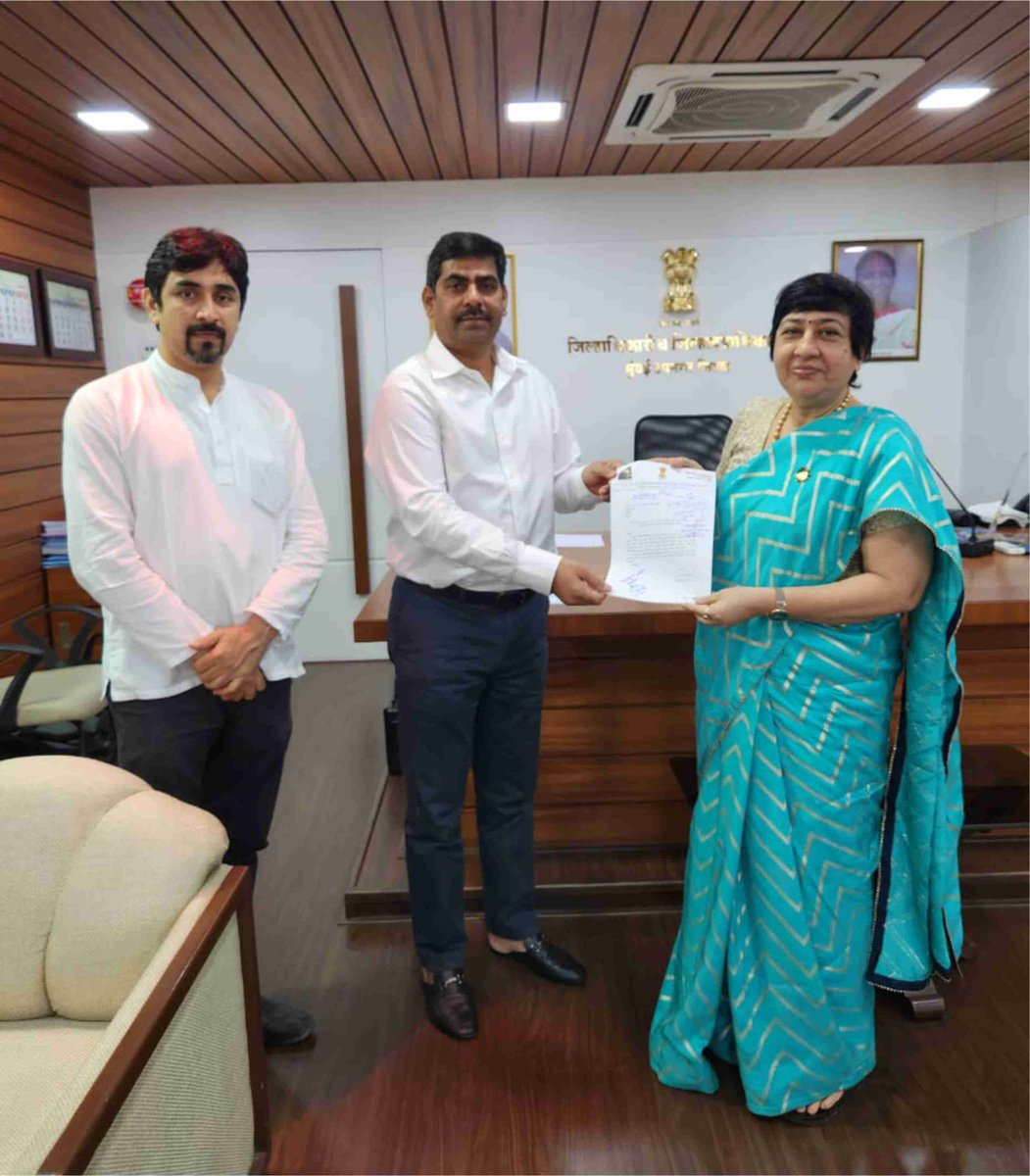 LavekarBharati's tweet photo. Had A Fruitful Meeting with the Hon. District #Collector, Mumbai Suburban Dr. Rajendra B. Bhosale Ji &amp; Demanded to Construct #Fire_Station in #Versova_Constituency, so incase of emergency fire Bridge Vehicles can reach the location at earliest. https://t.co/lKowL9tnmo