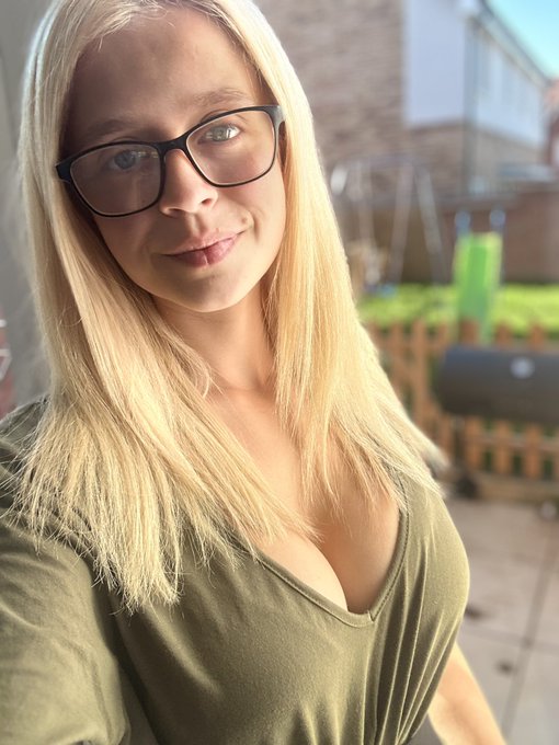 Off to the beach today! 🥵 I wonder if I can tan my titties 😅😅 https://t.co/jVnHDhXsWG<a href="/tag/makecleaningsexyagain"class="tags"><span>#makecleaningsexyagain</span></a>