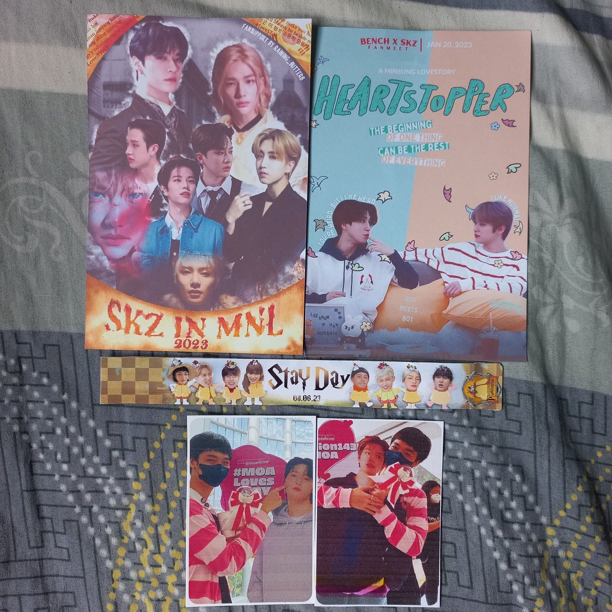 joylessspirit's tweet photo. Thank you, @25mails ulit! Ilang beses na tayong may encounter since last year pero I still haven't say hi to u personally ;~;
FINALLY AFTER 1 YEAR, I MET @Raining_Butter8 na ulit HAHAAHA kavouge sa stay pcs with autograph ๐ญ๐๐ปsee u again next month! ๐ฉต
#Platform325 #StayDay2023 https://t.co/f1HtYdBngO