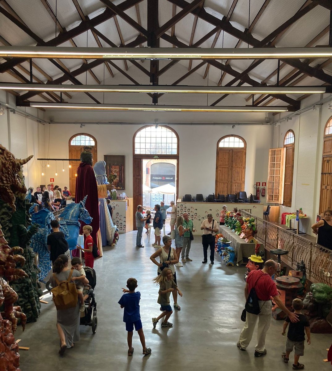 stllhortons's tweet photo. 🔥💥 Queda inaugurada una de les grans novetats que ens ofereix la #festamajorsllh2023: l’exposició “Els Elements de la Festa del Terrazel”!
📌 La mostra, impulsada pel @terrazel, es pot visitar els dies 11, 12 i 13 d’agost, de 18 a 21 h, a la Sala.
#stllhortons #SLLH https://t.co/qLxU6UzOG5