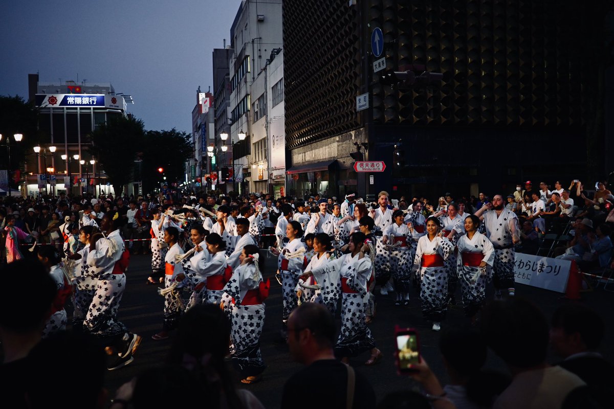 niko_zfc's tweet photo. 真夏のお祭り。
汗だくになりながら踊る踊り手が楽しそう過ぎて。

火照った体に流し込むビールが1番美味い。

#Nikon #Zfc #nikonzfc
#写真好きな人と繋がりたい
#キリトリセカイ #photography https://t.co/MdXP0RxJeI