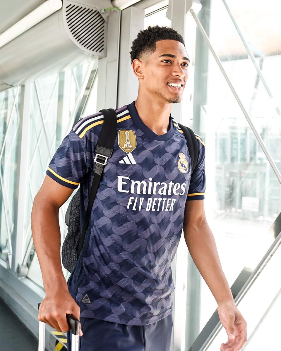 ActuFoot_'s tweet photo. Voici les trois maillots du Real Madrid pour la saison 2023/24. 🤍

Vous aimez ? https://t.co/poiwT3l8Wv