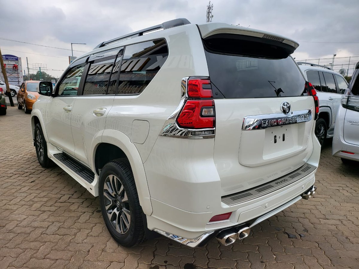 Autoboxmotor's tweet photo. Just landed!! The 2022 Landcruiser Prado..
Visit us along Ngong Rd next to Marsabit plaza or call us today on 0713155155|0710786786|0713144144 for any enquiries. https://t.co/lwpaj0fWeu