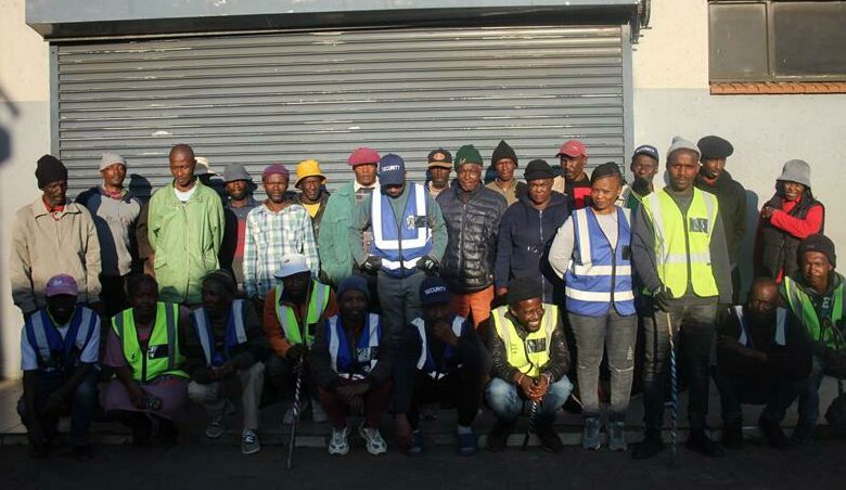 Dlaminin community patrols for safety of locals

sowetourban.co.za/118639/inkaba-…