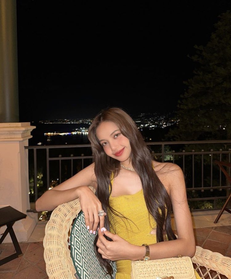 LISANATIONS_'s tweet photo. 🌟 https://t.co/re1RnCTvpq