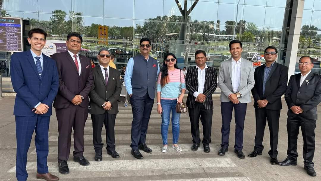 jainsanjay1231's tweet photo. आओ मिलकर हर किसी का समर्थन करें, एक दूसरे के साथ खड़े होकर ताकत दिखाएं। जब हम सभी मिलकर काम करते हैं, तो कोई भी मुश्किल असंभव नहीं लगती।
#sanjayjain #sanjayjainmindpowertrainer #safeshop #successsupportsystem #motivation #mindpowertrainer #lifecoach https://t.co/YnX64DLpHg