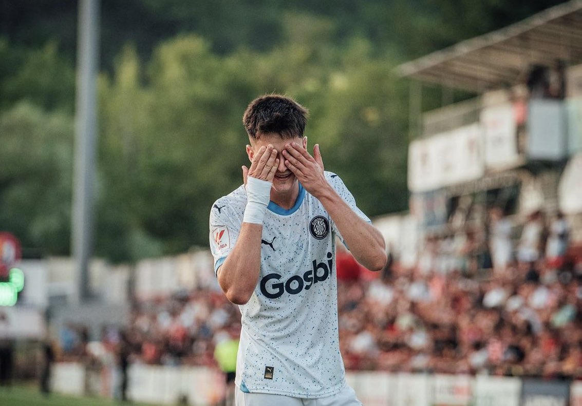 🚨💣 El <a href="/GironaFC/">Girona FC</a> és a punt de tancar la cessió de PAU VÍCTOR al <a href="/FCBarcelonaB/">Barça Atlètic</a>.

El futbolista del planter, que ha convençut Míchel, ha rebutjat ofertes de Segona, entre elles Mirandés, Racing, Amorebieta i Eldense.

Abans de sortir renovarà fins al 2025.