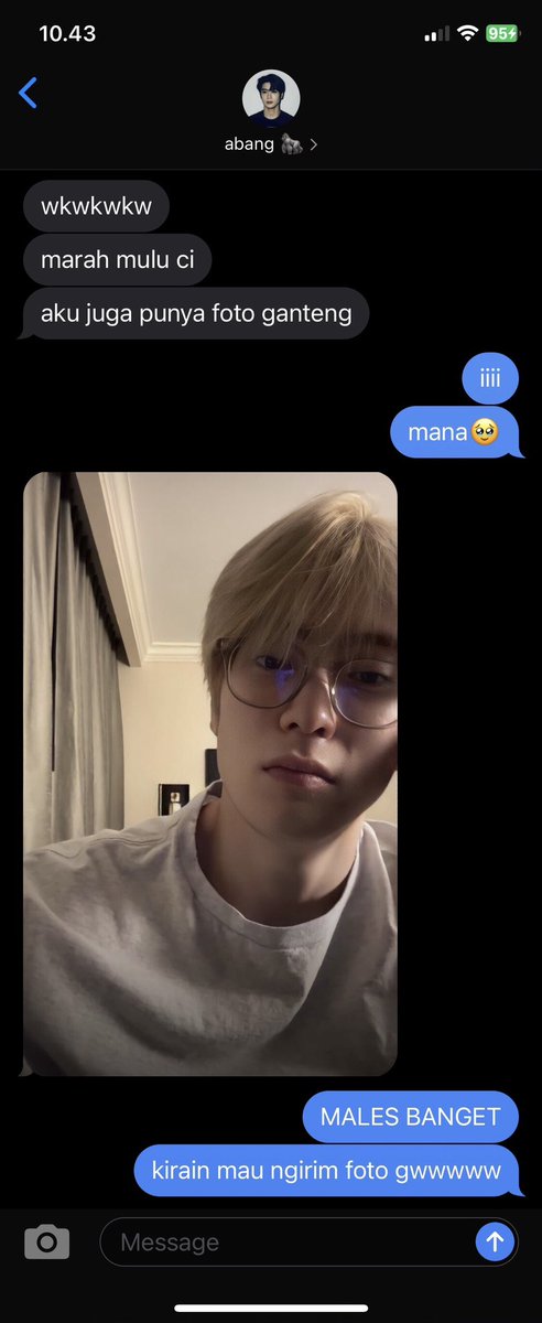 burgundymary's tweet photo. little random convo https://t.co/ODavB6cX7g