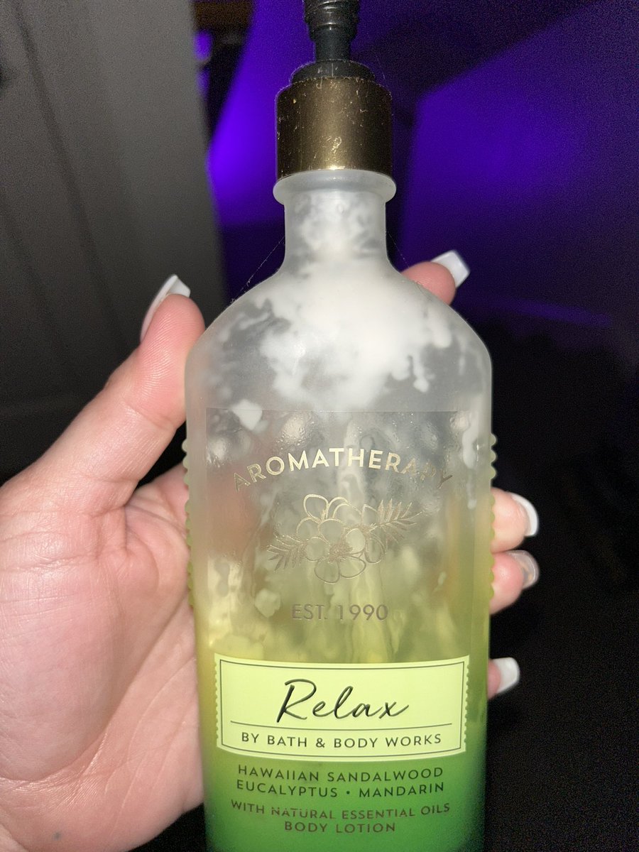 Rerrrraa's tweet photo. @bathbodyworks pls bring back these two lotions. They’re the only lotion my sensory-issue hands don’t feel a residue on. Plus they smell amazing  🤞🏼 https://t.co/j1xGIjRB3m