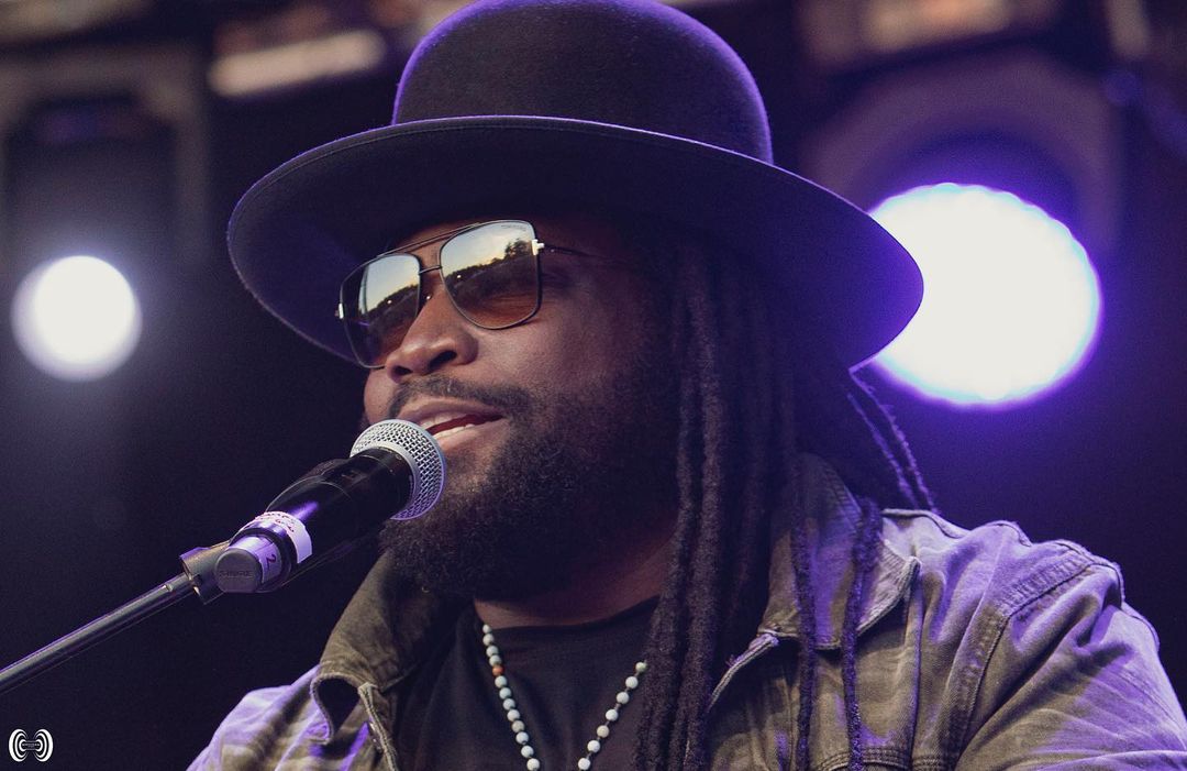 Classic105Kenya's tweet photo. #NP: People like you - Gramps Morgan
@ItsMainaKageni 
#MainaAndKingangi https://t.co/ltrTxmb265