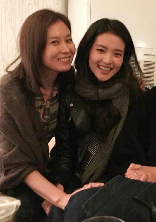 taerizm424's tweet photo. 김태리 X 문소리 조합 작품 하나씩 추가 되는거 개좋아ㅋㅋㅋㅋㅋㅋ

아가씨: 와이프의 이모
1987: 같이 데모하는 사이
리틀포레스트: 엄마
정년이: 엄마 <<<NEW!! https://t.co/lG80tP9kMe