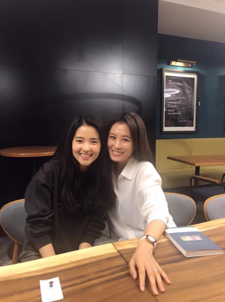 taerizm424's tweet photo. 김태리 X 문소리 조합 작품 하나씩 추가 되는거 개좋아ㅋㅋㅋㅋㅋㅋ

아가씨: 와이프의 이모
1987: 같이 데모하는 사이
리틀포레스트: 엄마
정년이: 엄마 <<<NEW!! https://t.co/lG80tP9kMe