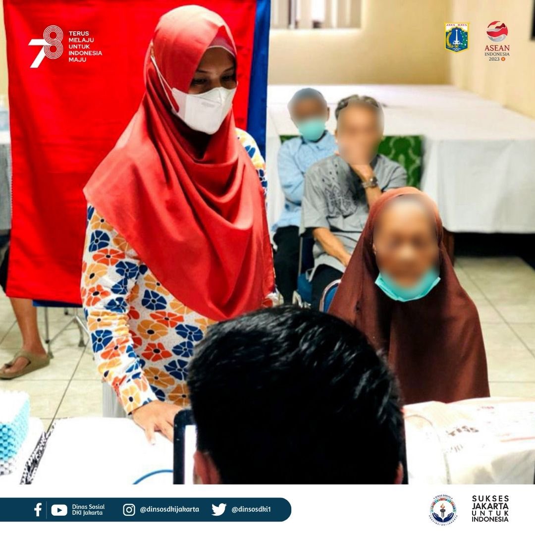 DinsosDKI1's tweet image. Guna memudahkan akses pelayanan kesehatan bagi warga binaan Panti Sosial Tresna Werdha Budi Mulia 1, Dinsos DKI Jakarta melalui Bidang Rehabilitasi Sosial bekerja sama dengan Disdukcapil DKI melakukan proses perekaman e-KTP kepada 20 warga binaan pada Kamis (3/8).