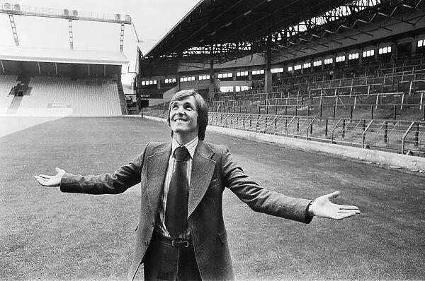 KING KENNY. #OnThisDay Kenny Dalglish signed for the Reds for a club record fee of £440,000 from Celtic. After winning everything in Scotland, our Greatest player came down to Liverpool and went on to win everything in England & Europe. #LFC #Dalglish #Celtic #YNWA