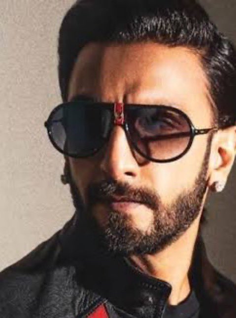 deviksinghrawat's tweet image. Lets settle this #Don3  .
#SRK #Ranveer #RajpalYadav #FDFS #JailerBookings 
RT                                               LIKE