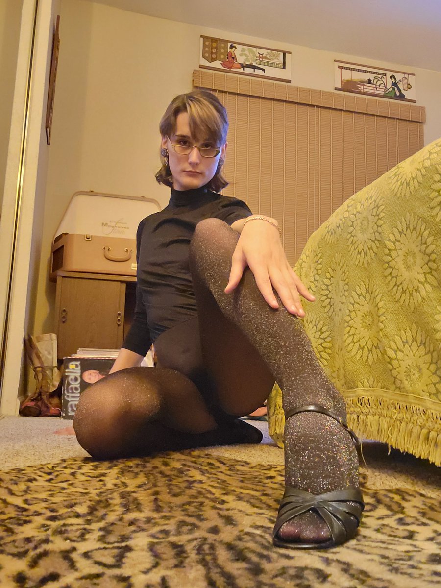 ShookBookof's tweet photo. 1960s italian dance instructor that smokes before during and after lessons
Sexual tension and intense eye contact with you, husbands are intimidated by me https://t.co/wup2RACFiC