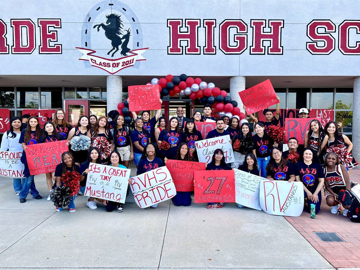 keepingupwithrv's tweet photo. It was an AWESOME 1st day back with our Mustang staff and students!๐โค๏ธ Weโre looking forward to a great year!๐ 1/3 #vvfirstday23 @RVHSMerilus @RVHS_Mustangs https://t.co/vYkG8NKFKf