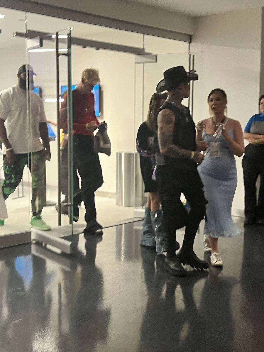 nikkibutz's tweet photo. @tswifterastour Jason Bateman and Machine Gun Kelly https://t.co/Cow2wSjOn8