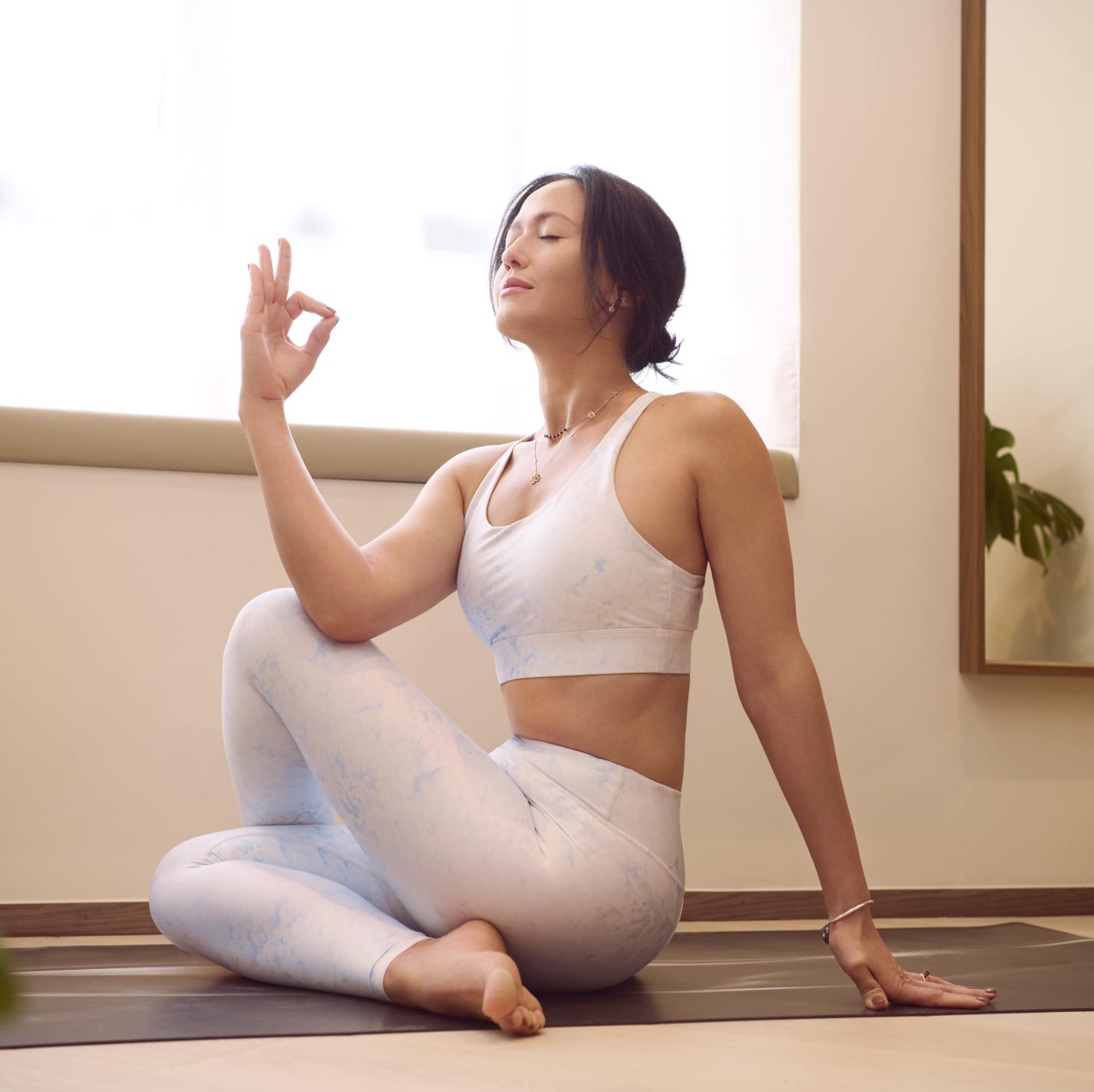 liveatweave's tweet photo. Beat the heat by staying indoors. 

With August being wellness month, lay out a mat and give yourself a well-deserved stretch session from the comfort of your own two-bedroom home at #WeaveResidences – #Robinson.

#WeaveLiving https://t.co/Gwz3DVhIaF