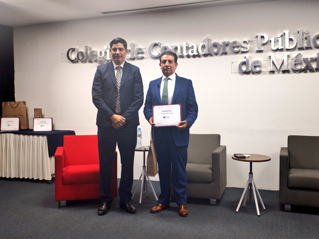 colegiocpmexico's tweet photo. Derivado de las reformas de la implementación en materia laboral, existe una nueva plantilla de trabajo para la presentación del #dictamen, la cual se puede descargar del mini sitio del #SIDEIMS. Informó en el #FONESS Horacio Martínez, Titular de la Coordinación de Corrección y Dictamen de @Tu_IMSS.