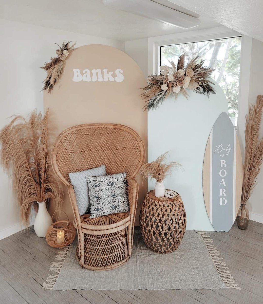 catchmyparty's tweet photo. Feast your eyes on this gorgeous boho baby shower! The cakecicles are delightful! https://t.co/6Wh6Q9TjO1 #catchmyparty #partyideas #babyshower #boybabyshower #boho #bohoparty #bohobabyshower https://t.co/vRpc9SxzLk