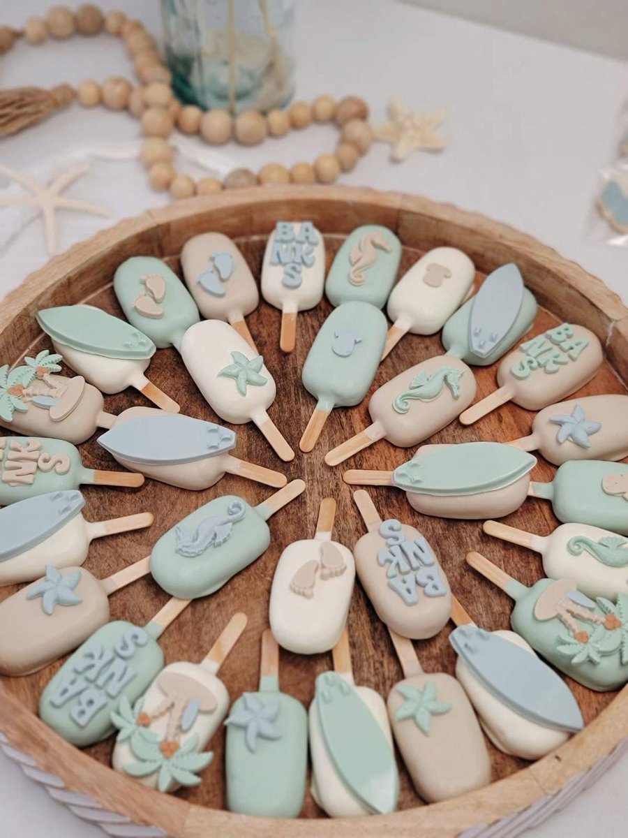 catchmyparty's tweet photo. Feast your eyes on this gorgeous boho baby shower! The cakecicles are delightful! https://t.co/6Wh6Q9TjO1 #catchmyparty #partyideas #babyshower #boybabyshower #boho #bohoparty #bohobabyshower https://t.co/vRpc9SxzLk