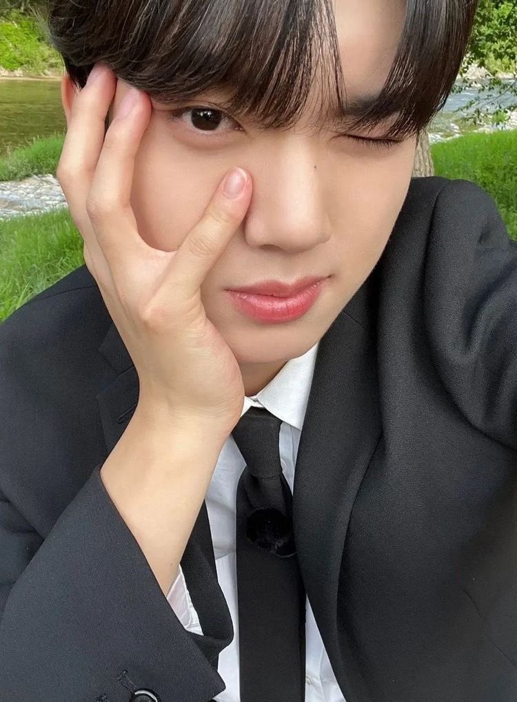 only trash humans hate these cute creatures, open your eyes wide and see how precious yujin is 😠✊🏻

#WAKEONE_PROTECT_YOUR_ARTIST 
#WakeoneProtectYujin 
#WakeoneProtectYourArtist