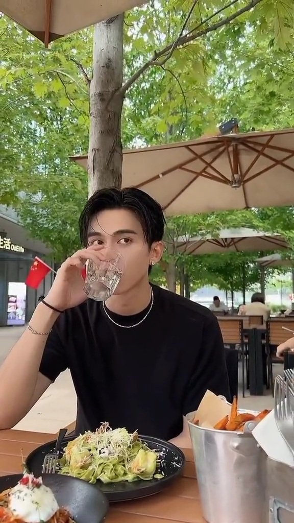 Selamat siang hunny😘😘😘
#mylovebinbin #xuzhibin #DOUYIN