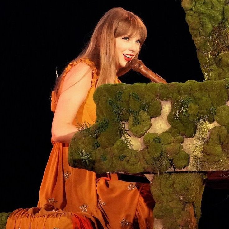“I go through something in life. I feel extreme feelings about it. I think I’m the only person who’s ever felt that way. I write a song about it. It goes out to the world. You shout the lyrics back at my face. I don’t feel alone anymore!” - Taylor Swift #LATSTheErasTour