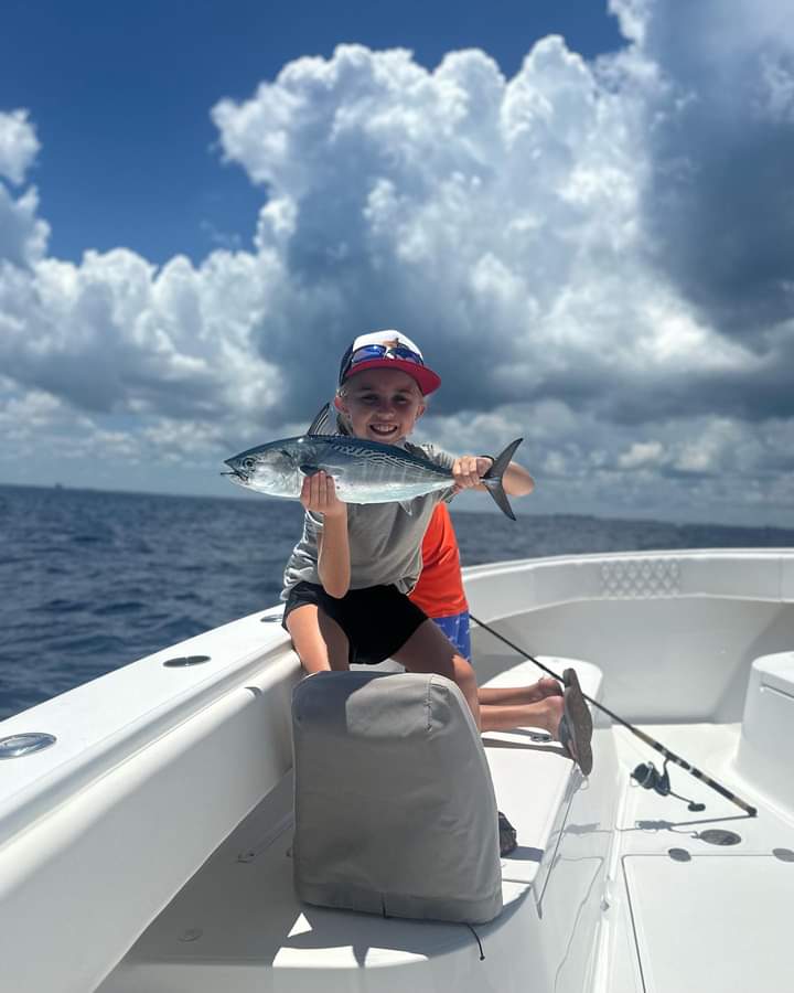 KimberlyGu40574's tweet photo. Wonderful time on the water with my love @donaldtrumpjr and our kids ❤���#saltlife #family https://t.co/36Q7DyYjjv