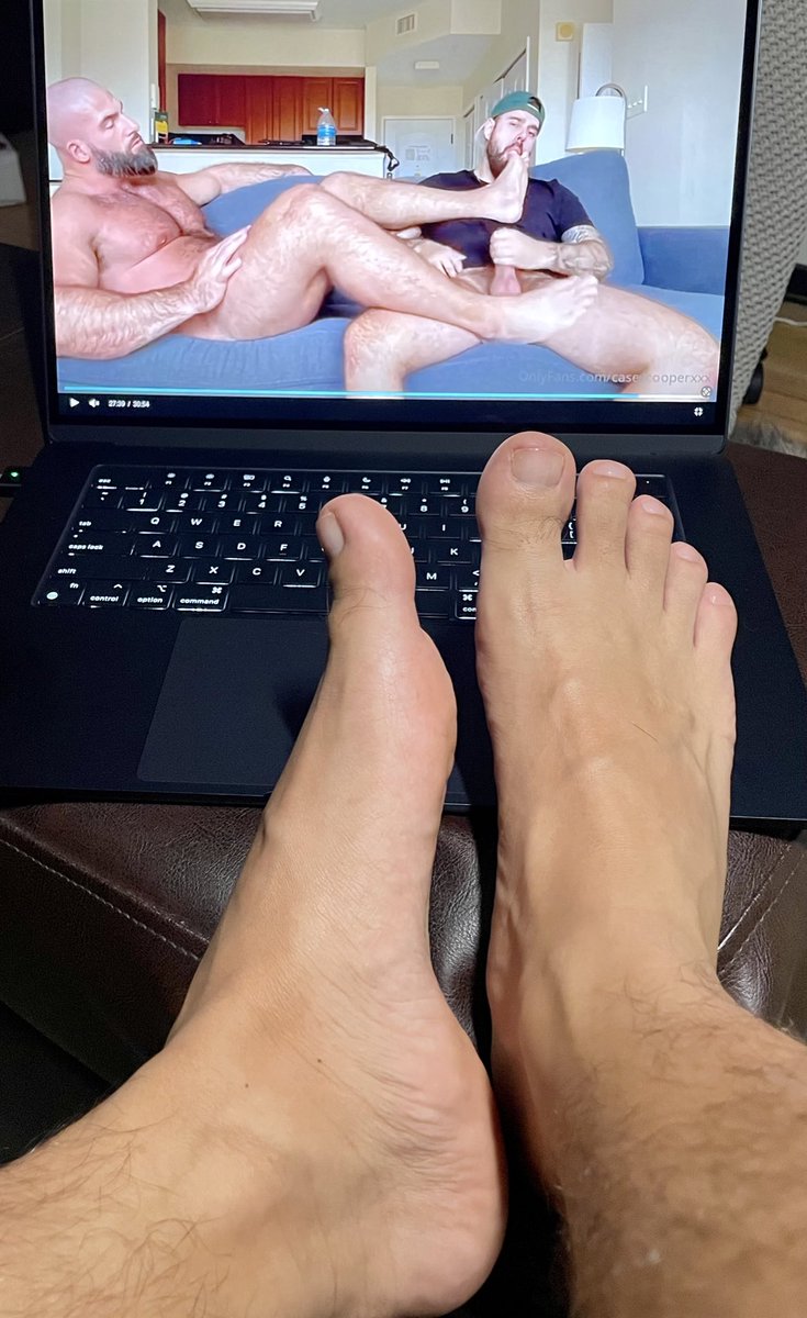 pedi_scar's tweet photo. Would love to stuff my feet into @caseycooperxxx mouth. He does a great job worshiping @Nick__Pulos sexy feet.
#feet #feetfetish #gay #porn #soles #toes #worship #daddyfeet #domfeet #malefeet #simpswanted #subswanted https://t.co/WR7Yjado79